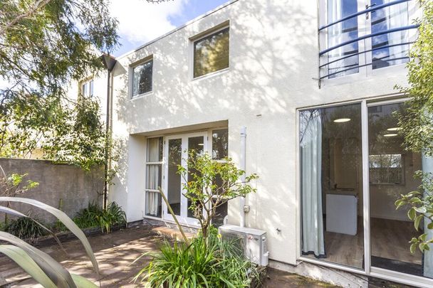 2-Bedroom Townhouse with Private Courtyard in Prime Christchurch Location! - Photo 1