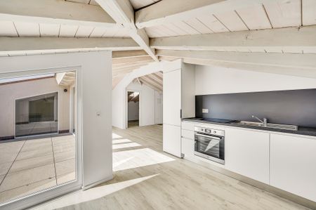 PIACEVOLE MANSARDA RINNOVATA DI 3.5 LOCALI - Photo 2