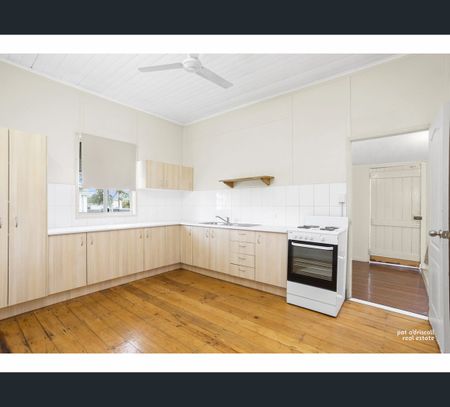 152 Mostyn Street, Berserker, Qld 4701 - Photo 4