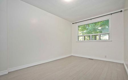 For Lease - 49 Thorncroft Crescent Unit# Main, Ajax, Ontario - Photo 5