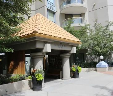 Eau Claire - Beautiful Spacious 2B/R+Den Condo in Downtown | 804 3 ... - Photo 1