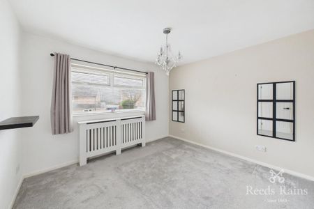 3 bedroom semi-detached house to rent - Photo 4