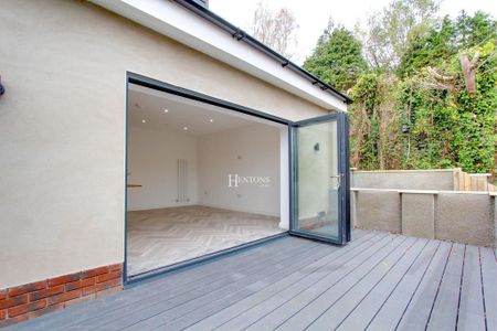 3 bedroom semi-detached bungalow to rent - Photo 3