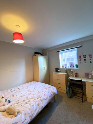 4 bedroom flat to rent - Photo 5
