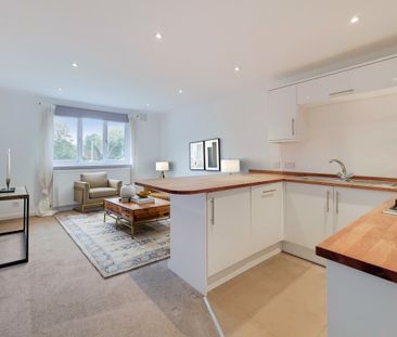 Dunstan Court Leacroft, Staines, TW18 - Photo 3