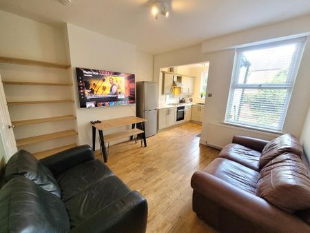 4 bedroom terraced house to rent - Photo 2