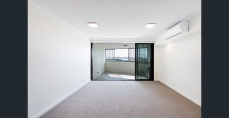 Spacious, airy, bright apartment. - Photo 3