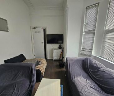 1 bedroom semi-detached house to rent - Photo 4