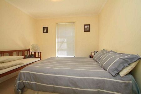 Unit 1/22 Mulqueeny Street - Photo 2