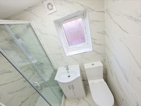 1 Bed Flat, Littlemoor Road, IG1 - Photo 5