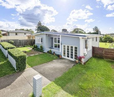 Perfect Family Home with Large Yard, Side Access for Caravan and Solar - Photo 4