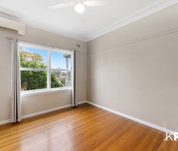 Pet friendly 3 bedroom home with pool - Photo 2