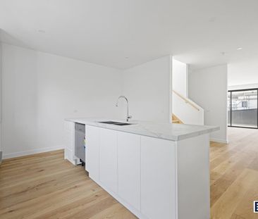 A renters dream! - Photo 2