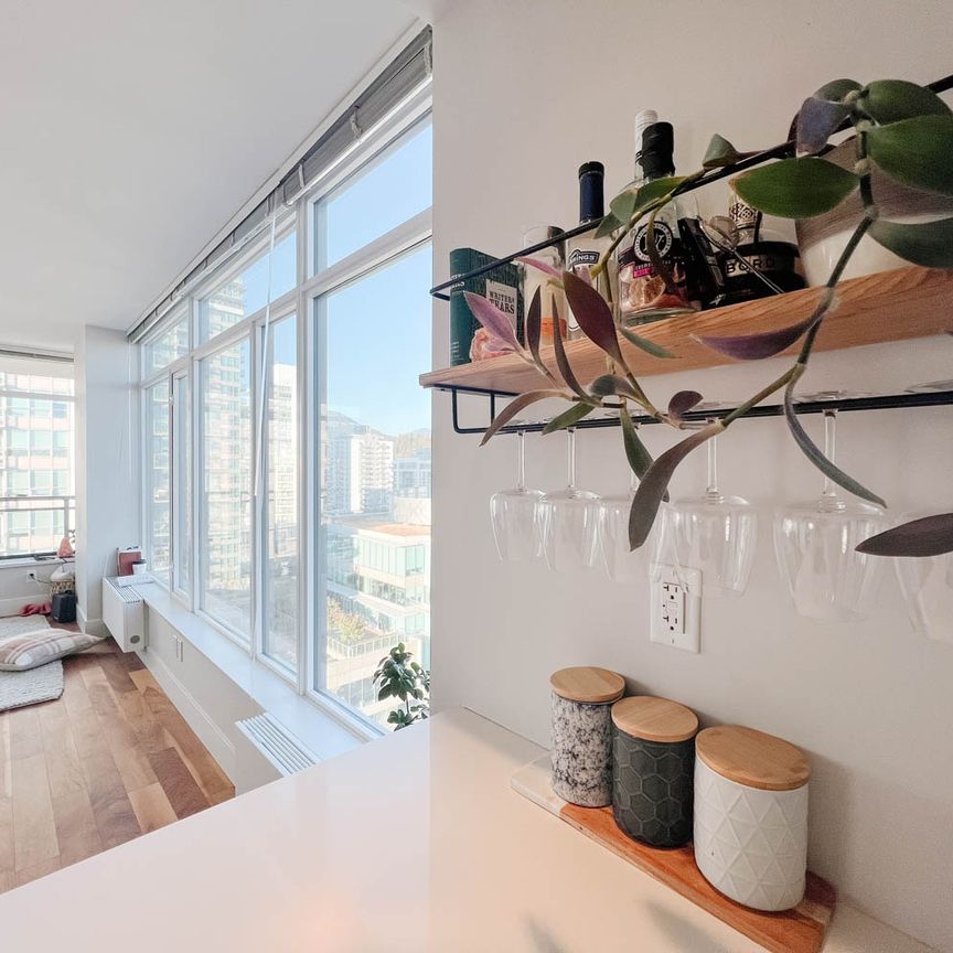 Lonsdale Location! - Photo 1