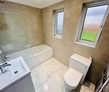 4 bedroom semi-detached house to rent - Photo 6