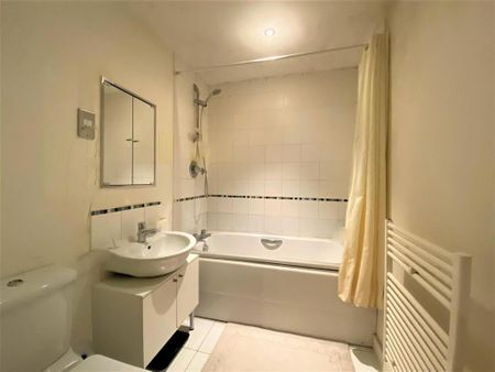 2 bedroom flat to rent - Photo 5