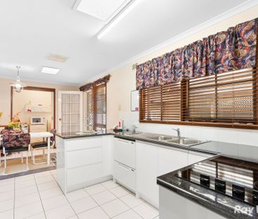 Well Maintained Family Home! - Photo 6