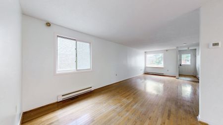 For Lease - 71 Geddes Crescent, Barrie, Ontario - Photo 3