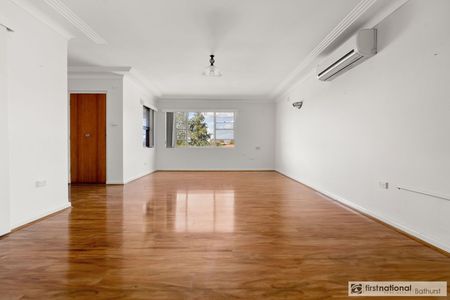 Spacious Family Home in Quiet Cul-de-Sac - Photo 3