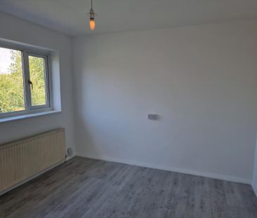2 bedroom end of terrace house to rent - Photo 4