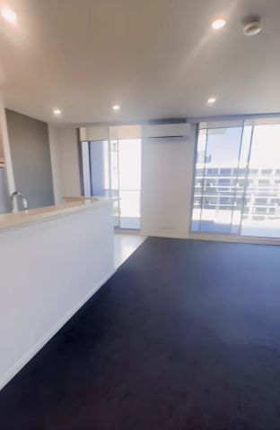 2 bed 2.5 bath-739 - Photo 2