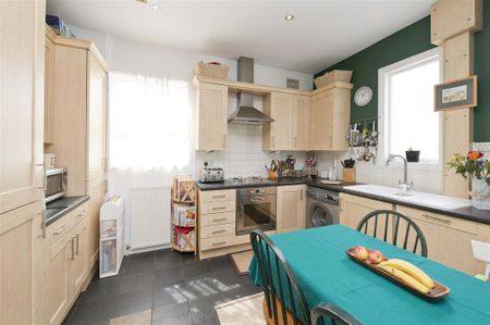 3 bedroom maisonette to rent - Photo 4