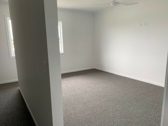 Modern 4 Bedroom House in River Oaks Estate *3 MONTH LEASE ONLY* - Photo 1