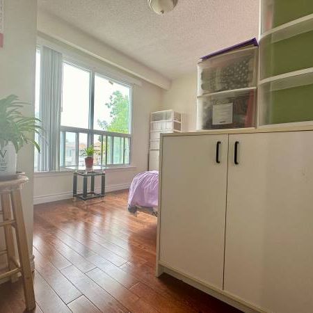 $1950 Bright & Cozy 1+1 Apartment at Finch/Victoria Park - Photo 3