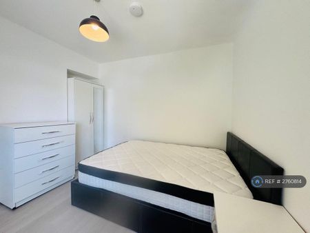 1 bedroom in a house share to rent - Photo 3