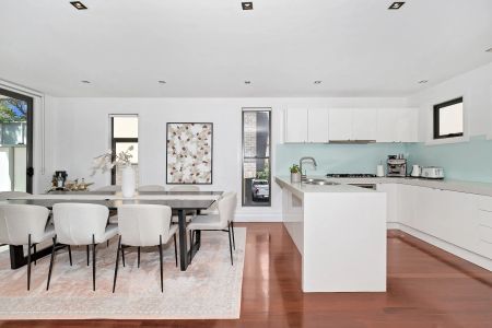 Striking Style, Sophisticated Living - Spacious Three-Level Townhouse! - Photo 2