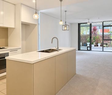 Spacious Ground Floor Lux Living with a Private Outdoor Terrace - Photo 6