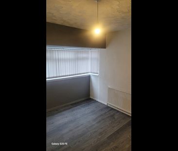 3 Bed Semi-Detached House, Manchester, M40 - Photo 4
