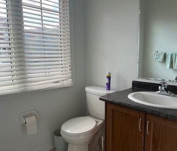 For Lease - 44 Lewis Honey Drive Unit# #Upper, Aurora, Ontario - Photo 2