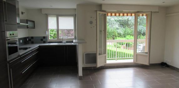 À louer : Appartement 3 pièces lumineux à Décines-Charpieu, quartier Bonneveau - Photo 2