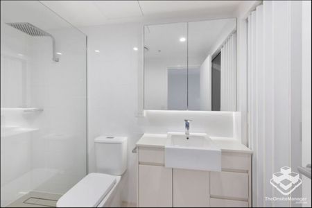 Best 2 bed, 2 bath unit available in the Middle of Toowong - Photo 2