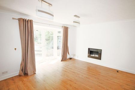 4 bedroom detached house to rent - Photo 3