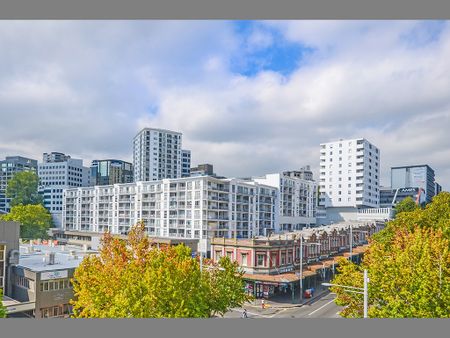 Large and sunny apartment north facing apartment - Photo 4