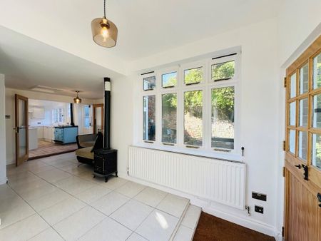 4 bedroom terraced house to rent - Photo 5