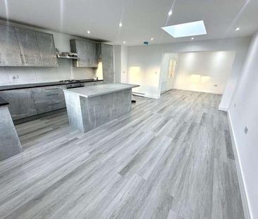 Long Readings Lane, Slough, SL2 - Photo 6