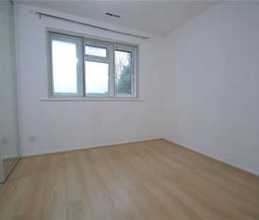 2 bedroom end of terrace house to rent - Photo 3
