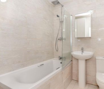 2 Bed Flat, Barclay Road, E11 - Photo 4