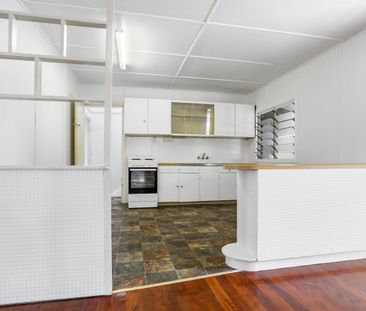 Spacious Family Home on Large Block - Prime Caboolture Location - Photo 5