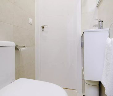 Room in a shared 8-bedroom apartment for rent in Trafalgar perfect ... - Foto 6