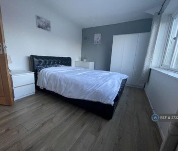 3 bedroom flat to rent - Photo 5