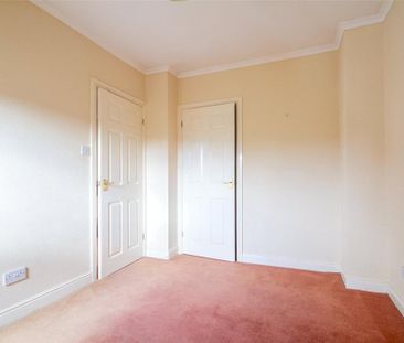 4 bedroom semi-detached house to rent - Photo 3