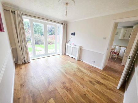 4 bedroom detached house to rent - Photo 3