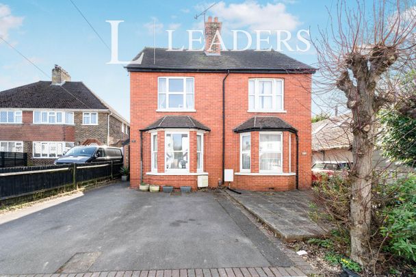 3 bedroom semi-detached to rent Salfords, Redhill - Photo 1