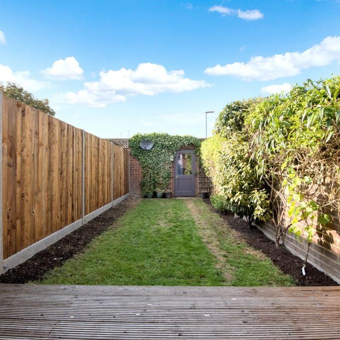 2 bedroom end of terrace house to rent - Photo 1