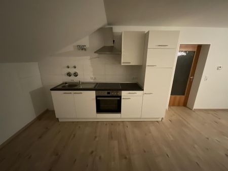 Wohnen direkt am Wasser! 2-ZKB-Balkonwohnung mit Einbauküche direkt am Bontekai zu vermieten! - Photo 4