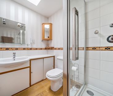 Prey Heath Road, Woking, Surrey, GU22 - Photo 5